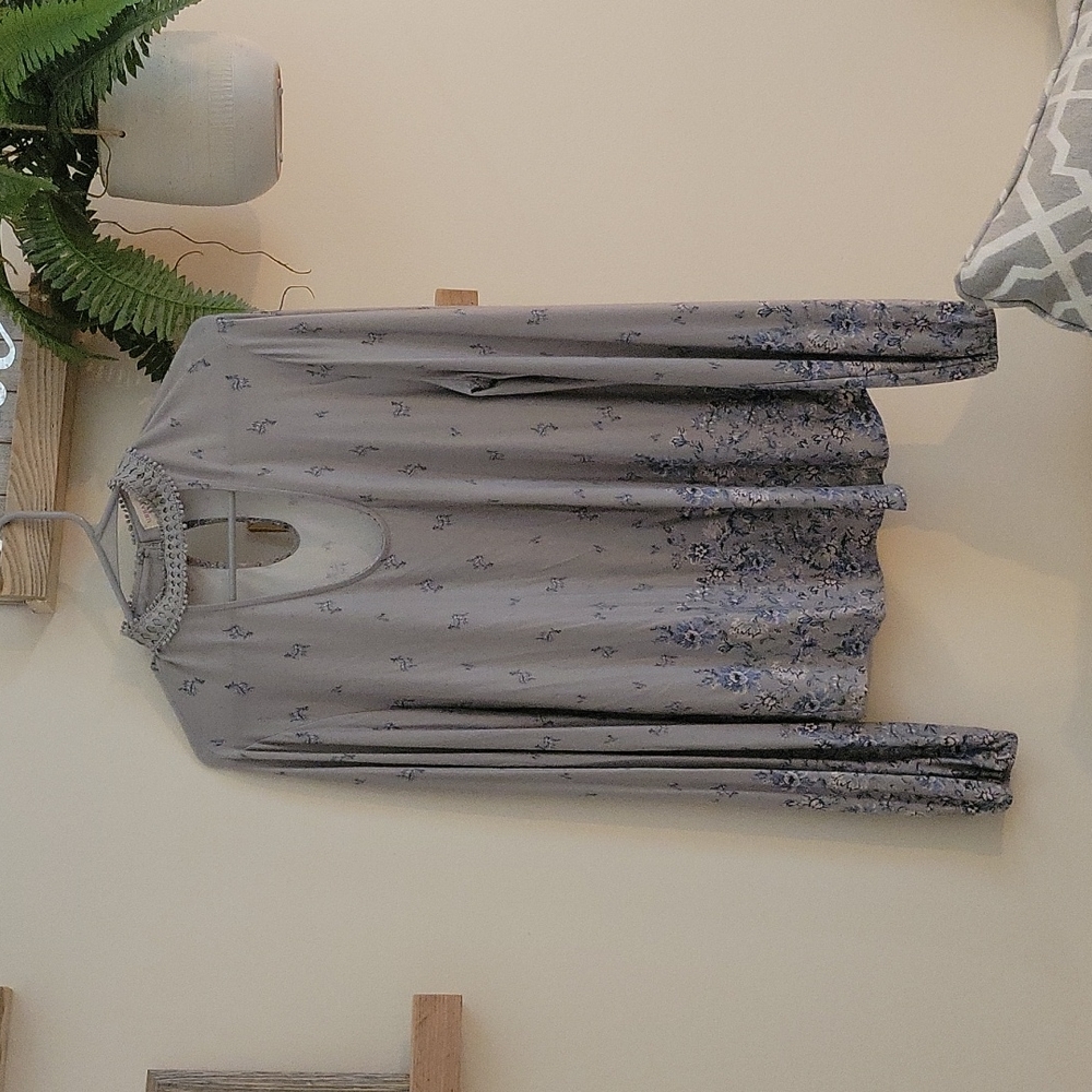 Urban Girl - Falling blossom choker shirt. L